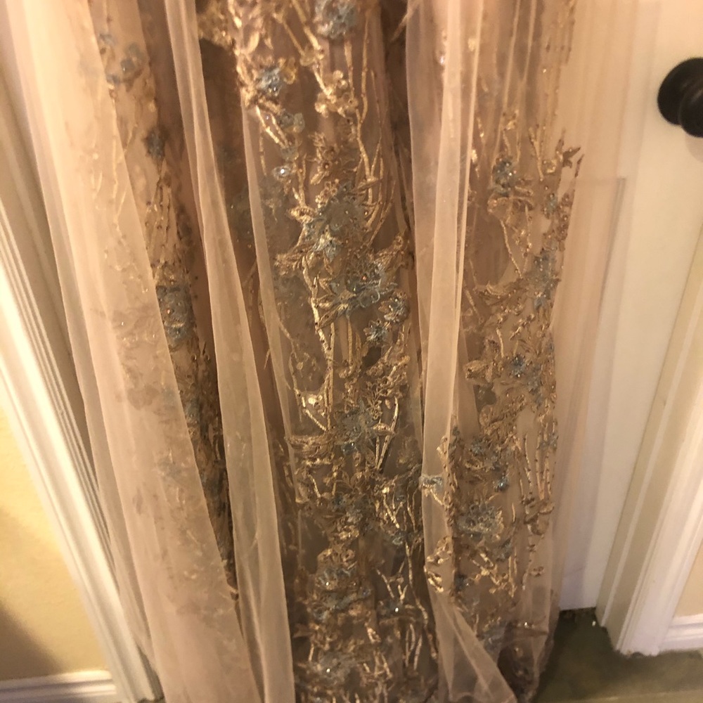 Dress - Picture 2 of 8